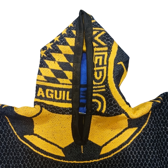 Club America Hooded Poncho with Eagle On Front And Club Logo On Back - Picture 2 of 8